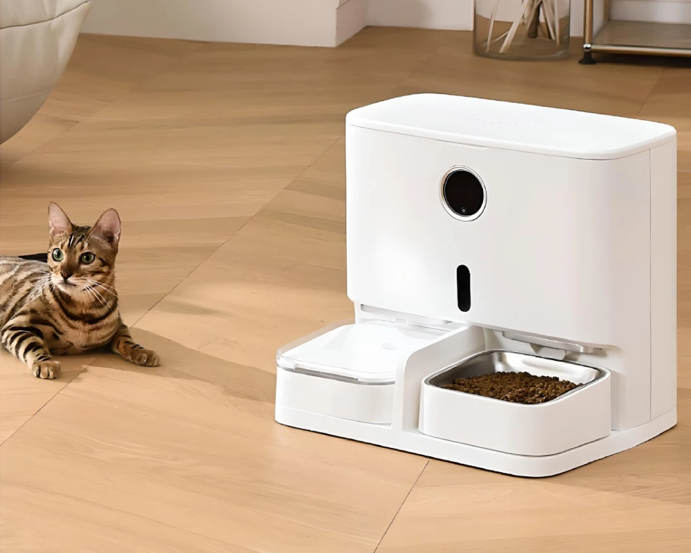 small automatic pet feeder